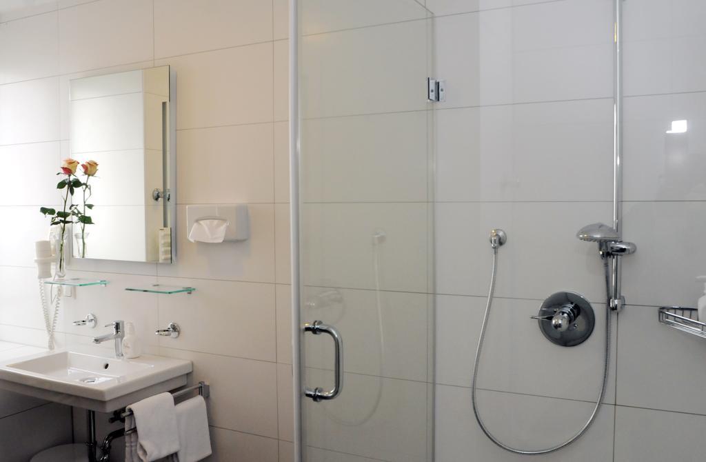 Hotel Am Alten Park Augsburg Oda fotoğraf